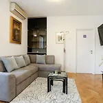 招待所 Luxury Apartment Ela 3*