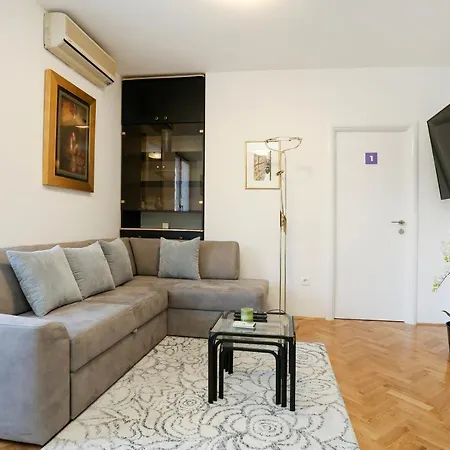 Guest house Luxury Apartment Ela 3*