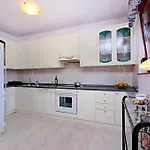 ゲストハウス Luxury Apartment Ela