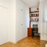 ゲストハウス Luxury Apartment Ela 3*