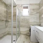 Luxury Apartment Ela ゲストハウス 3*